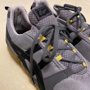 ONITSUKA TIGER by ASICS 🐯 OLD SCHOOL trainers . Black and Yellow ! Men’s 12.5